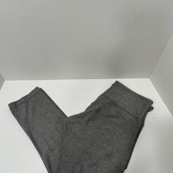 Lululemon Grey Size 6 Women’s Short Leggings, waist 28”, inseam 23”, length - Picture 9 of 14